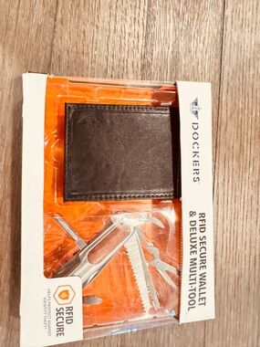 Dockers Black Leather RFID Wallet with Stainless Multi-Tool